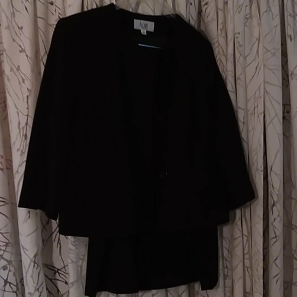 Black  2  piece  suit